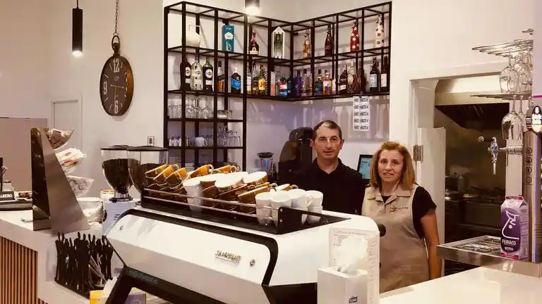 CAFETERIA EN CENTRO COMERCIAL AS CANCELAS